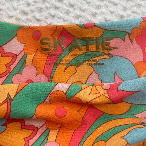 Skatie Nadi Bikini Set Kate Top Medium Kelly Bottoms Large - Picture 2 of 4